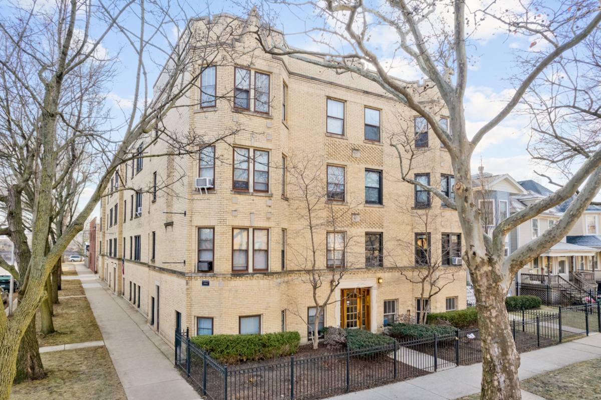 Apartment for rent at 5073 N Wolcott Ave, Chicago, IL 60640