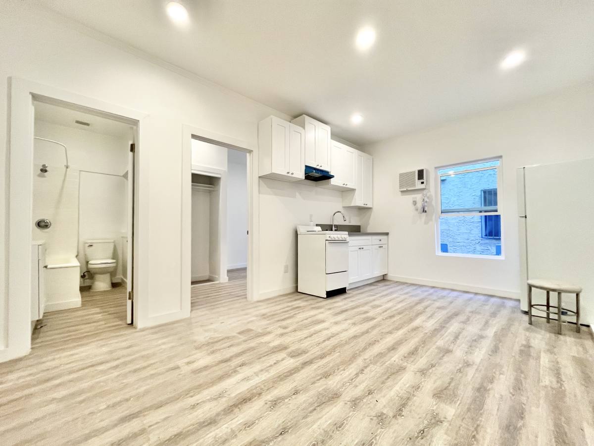 Apartment for rent at 1411 Burlington Ave #30, Los Angeles, CA 90006
