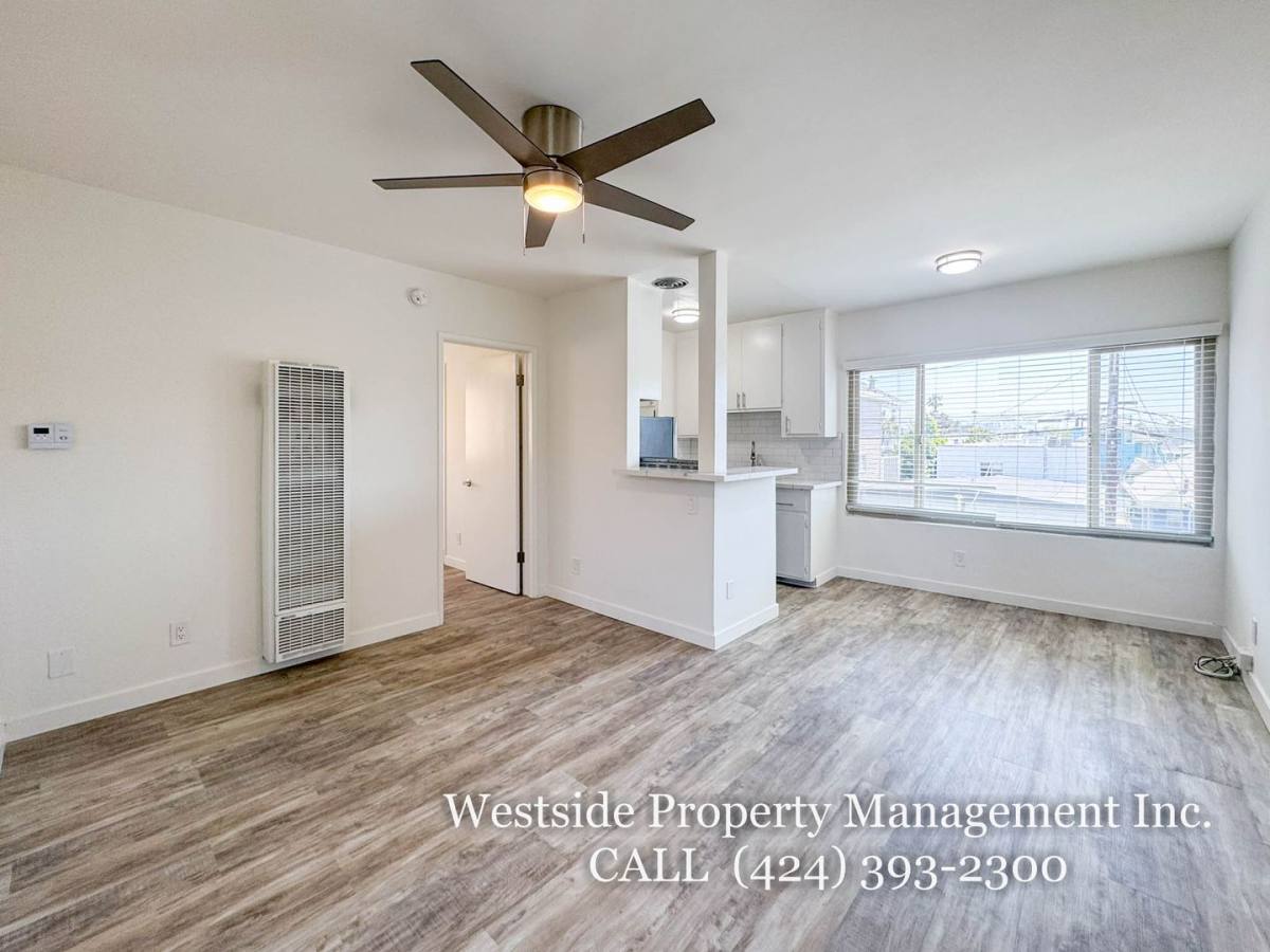 Apartment for rent at 28 Sunset Ave #14, Venice, CA 90291