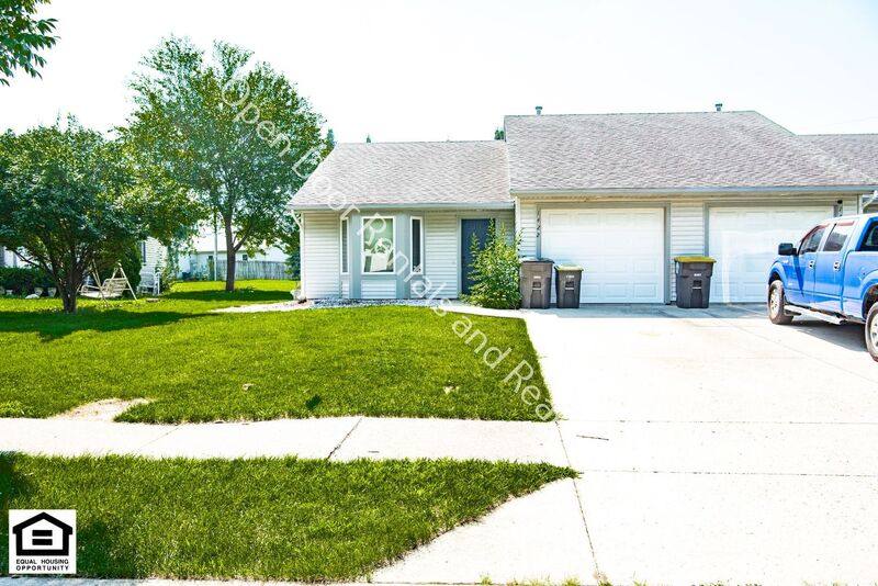 Apartment for rent at 1422 Flagstone Dr, Fort Wayne, IN 46815