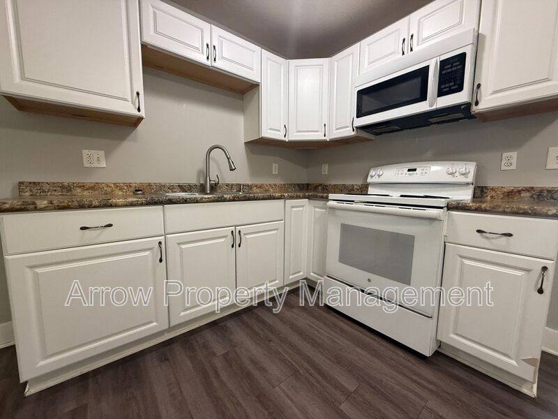 Apartment for rent at 2800 P St #5, Lincoln, NE 68503
