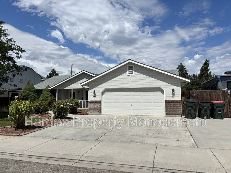 House for rent at 668 W Applegate St, Meridian, ID 83642