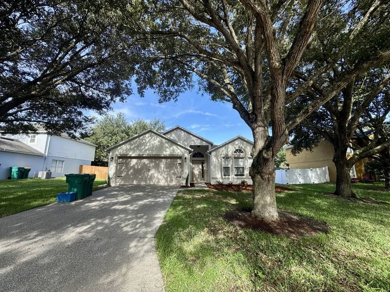 House for rent at 964 Vanderbilt Dr, Eustis, FL 32726