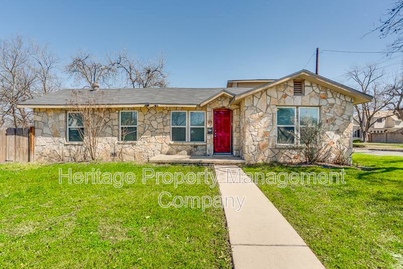 House for rent at 479 S Sycamore Ave, New Braunfels, TX 78130