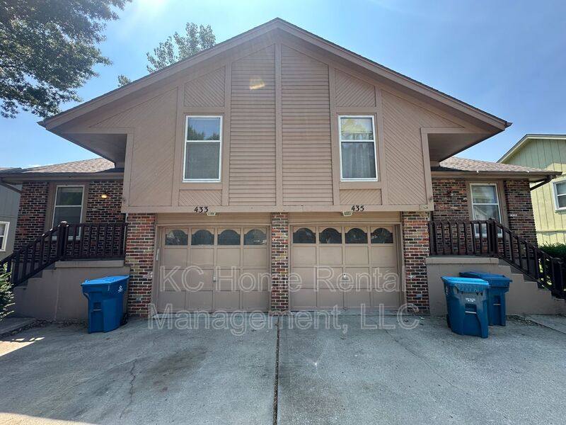 Townhouse for rent at 433 Lee Dr, Liberty, MO 64068