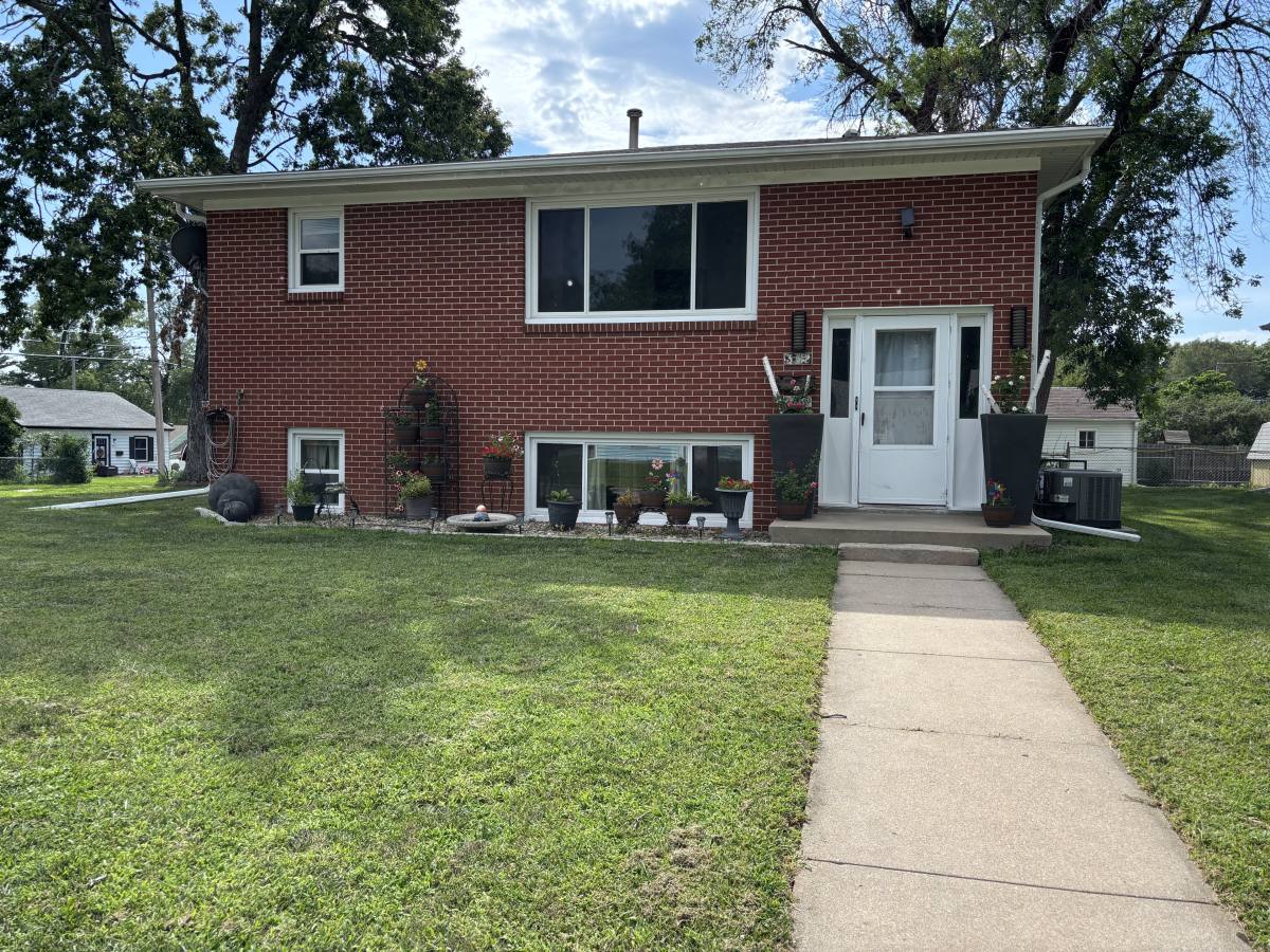 Apartment for rent at 387 S 44th St, Lincoln, NE 68510