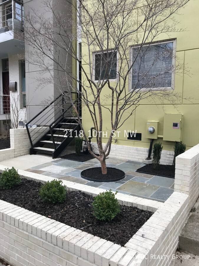 Townhouse for rent at 2118 10th St NW, Washington, DC 20001