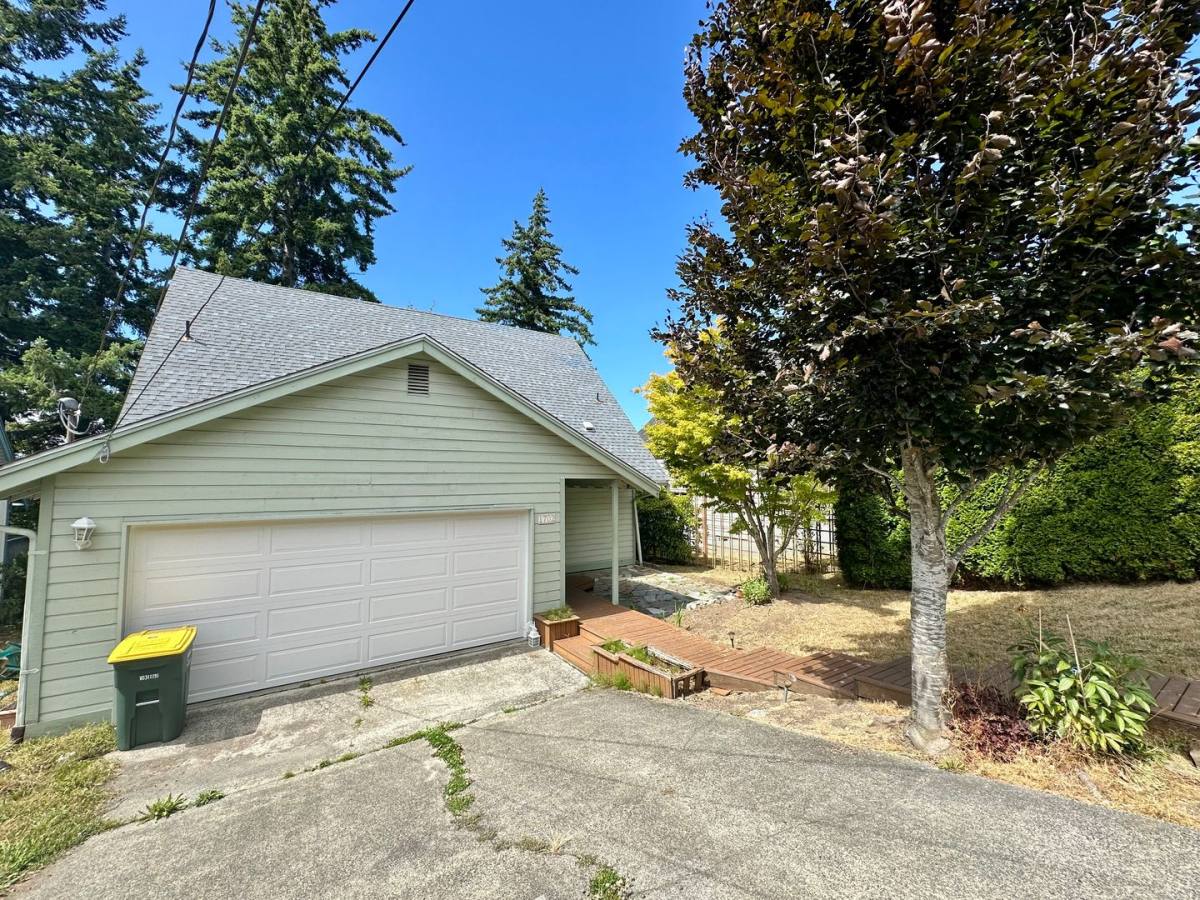 House for rent at 1702 34th St, Bellingham, WA 98229