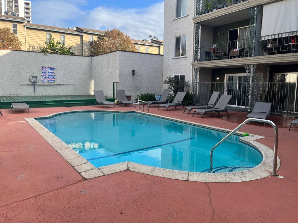 Apartment for rent at 433 Pioneer Dr, Glendale, CA 91203