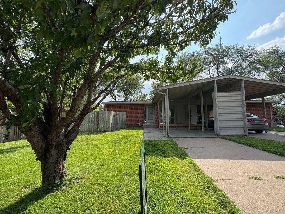 Apartment for rent at 3712, 3718 NW, Lincoln, NE 68524