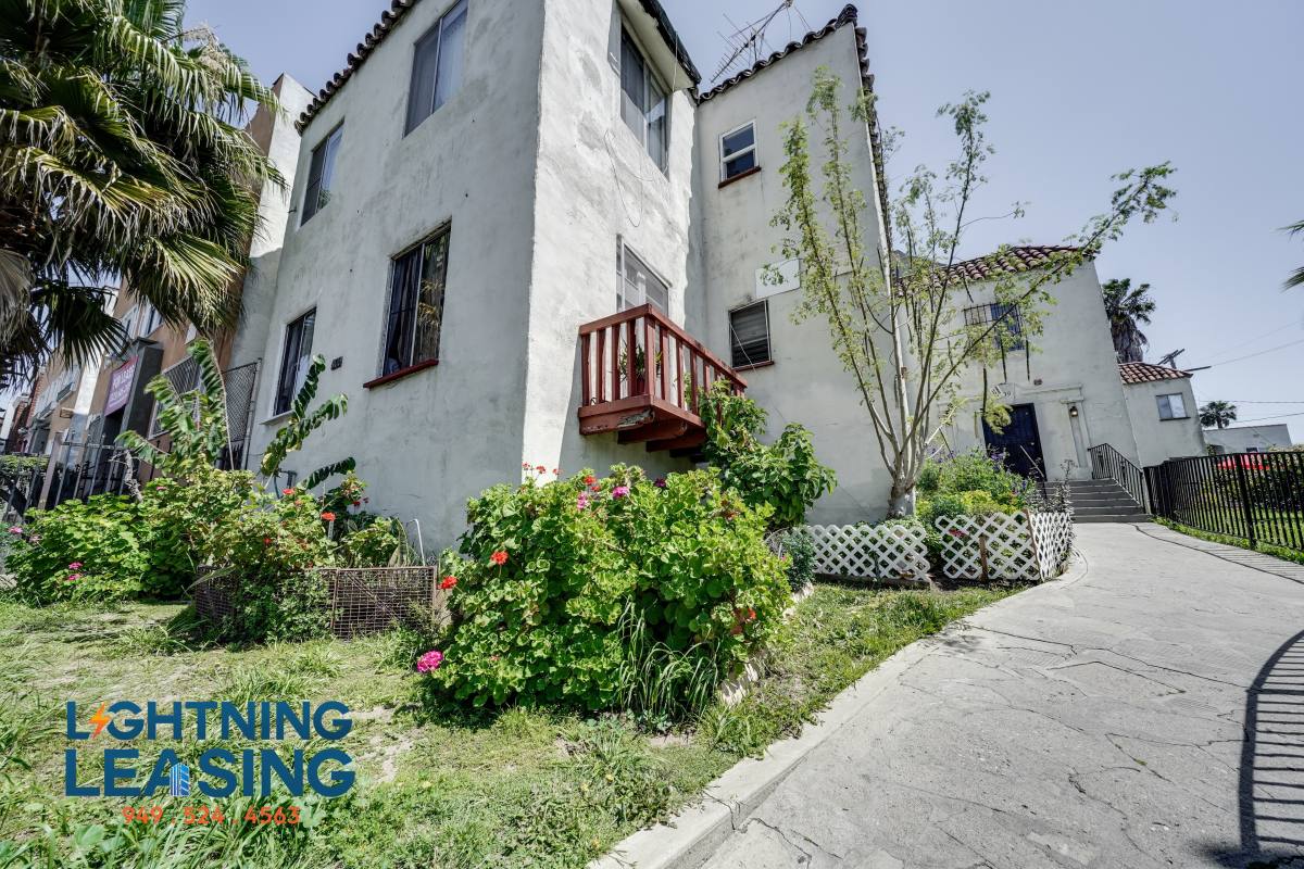 Apartment for rent at 405 N Coronado St #204D, Los Angeles, CA 90026