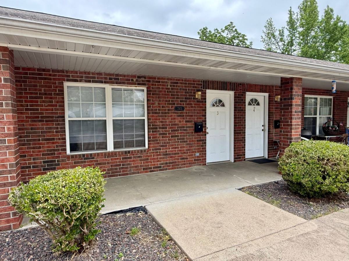 Apartment for rent at 245 W Eldon St, Saint James, MO 65559