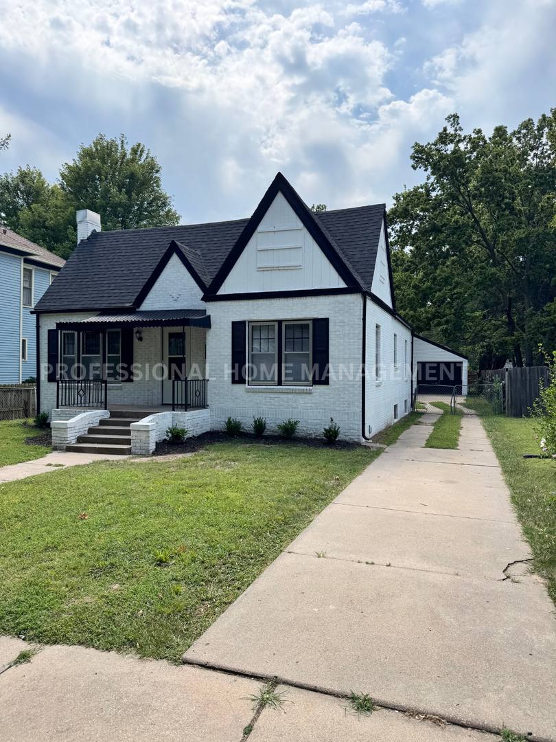 House for rent at 1221 N Pearce Ave, Wichita, KS 67203