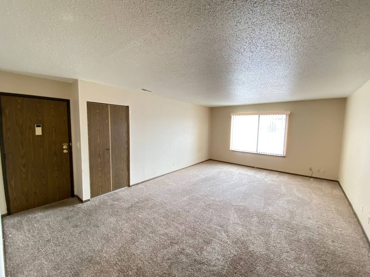 Apartment for rent at 3759 W 9th St, Waterloo, IA 50702