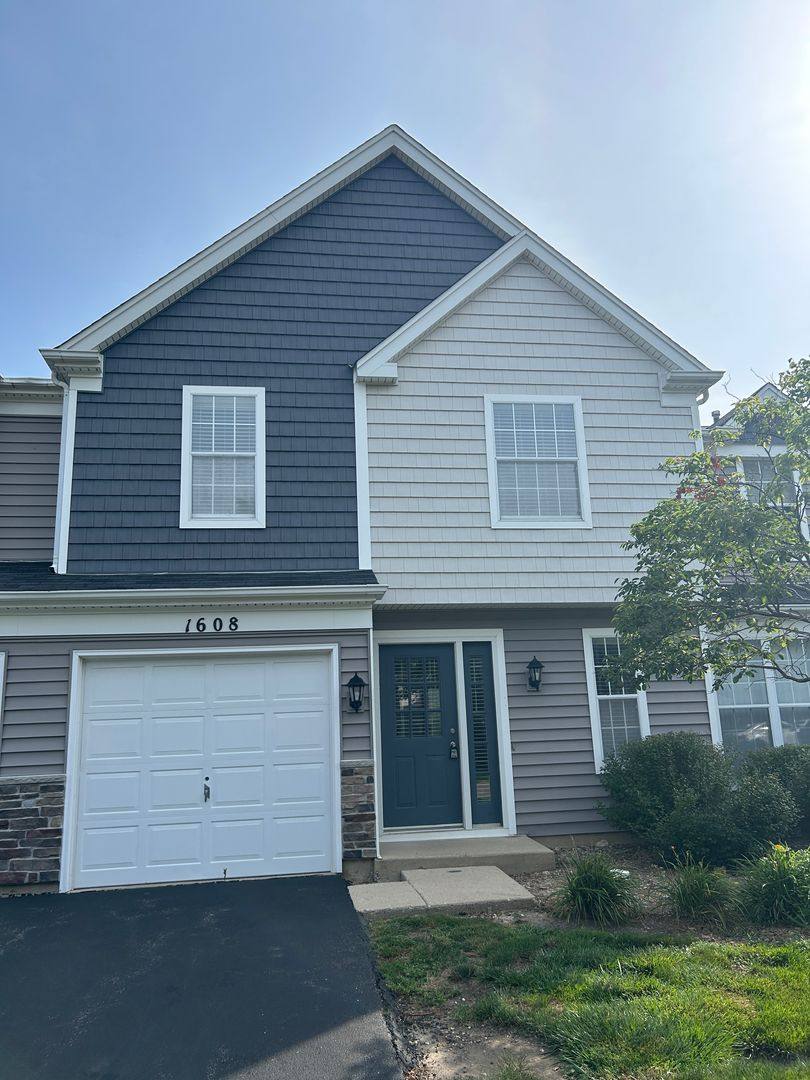 Townhouse for rent at 1608 Pebble Beach Circle, Elgin, IL 60123