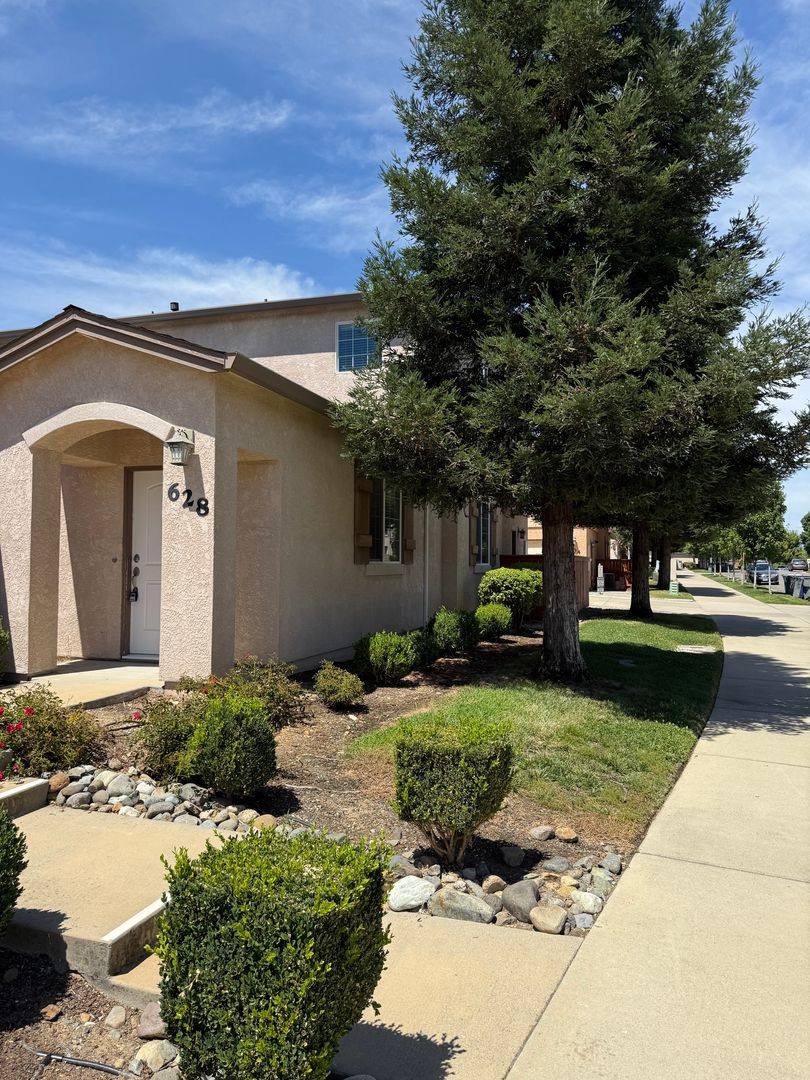 Townhouse for rent at 628 Mission De Oro Dr, Redding, CA 96003