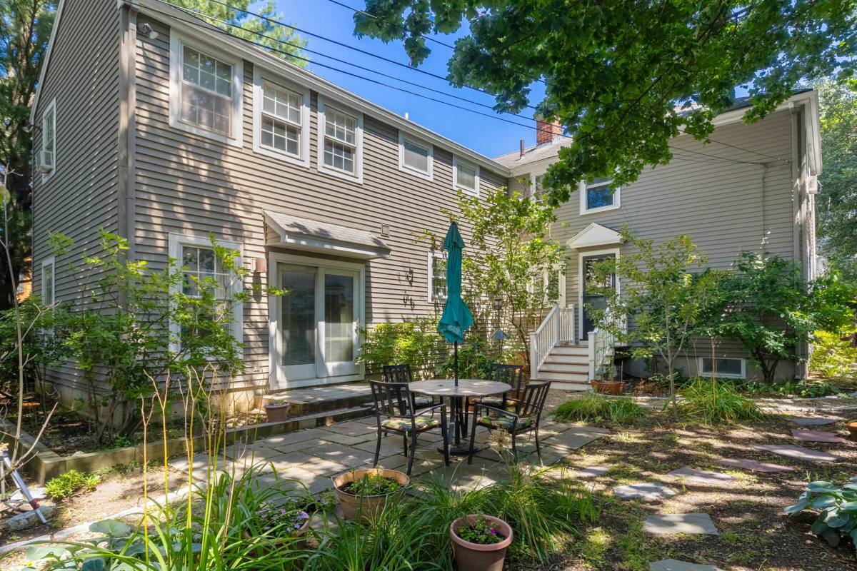 Townhouse for rent at 35 Alpine St, Cambridge, MA 02138
