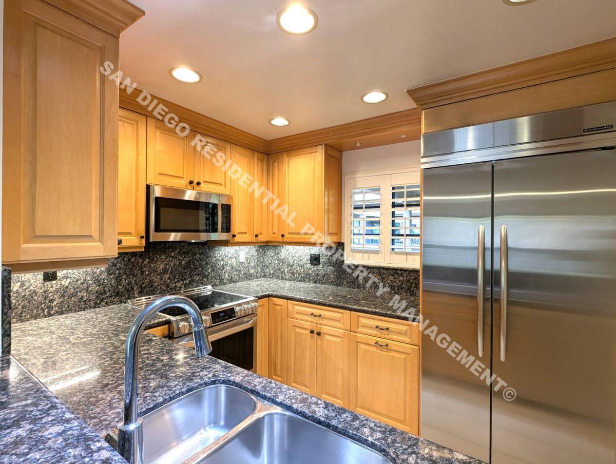 Townhouse for rent at 8850 Villa La Jolla Dr #204, La Jolla, CA 92037