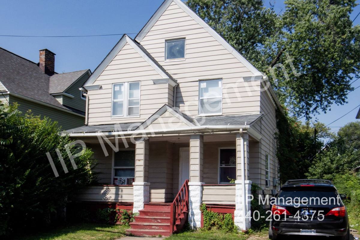 Apartment for rent at 2142 W 105th Stree #UP, Cleveland, OH 44102