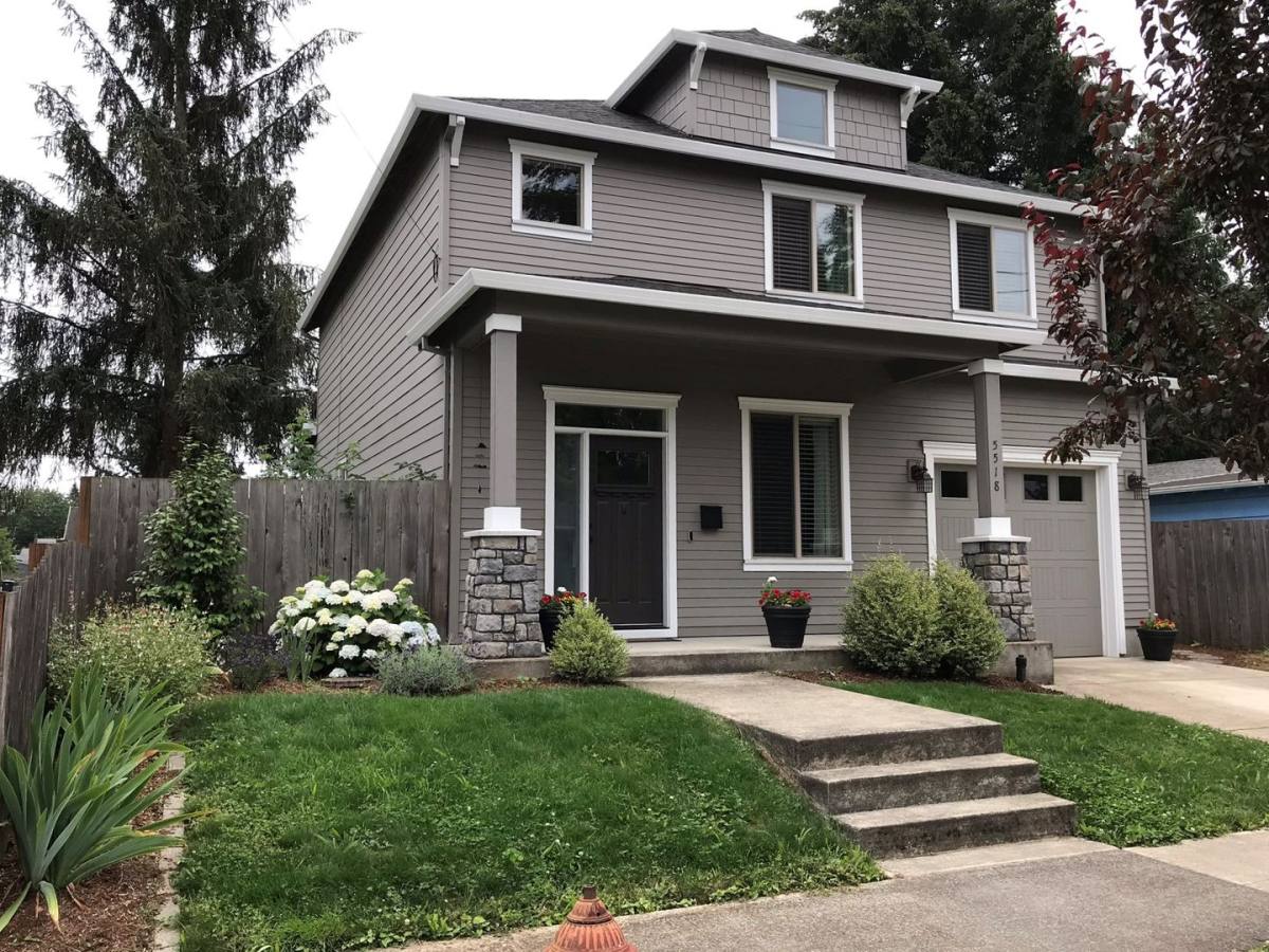 House for rent at 5518 SE Pardee St, Portland, OR 97206
