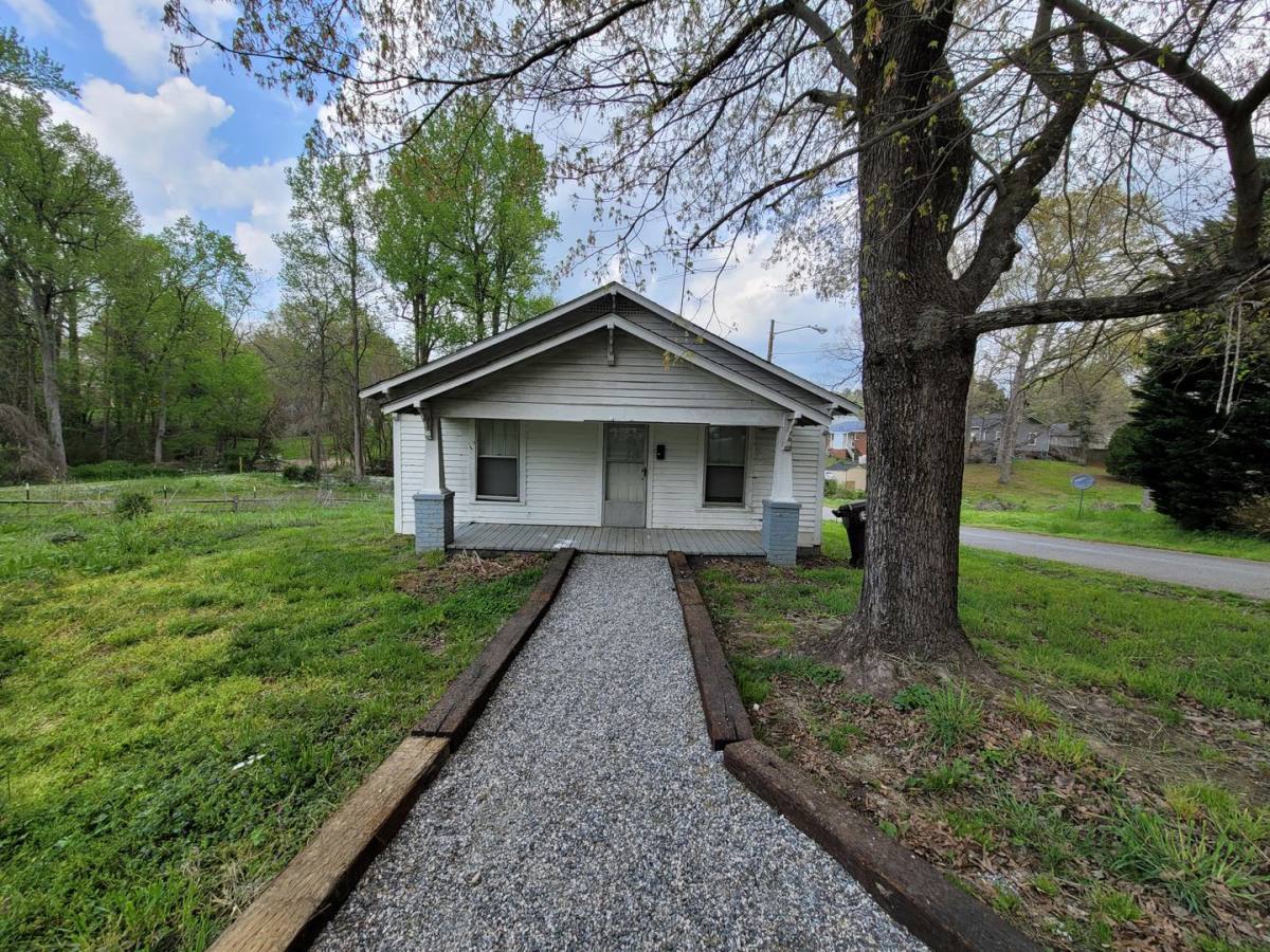 House for rent at 614 Everett Lane, High Point, NC 27260