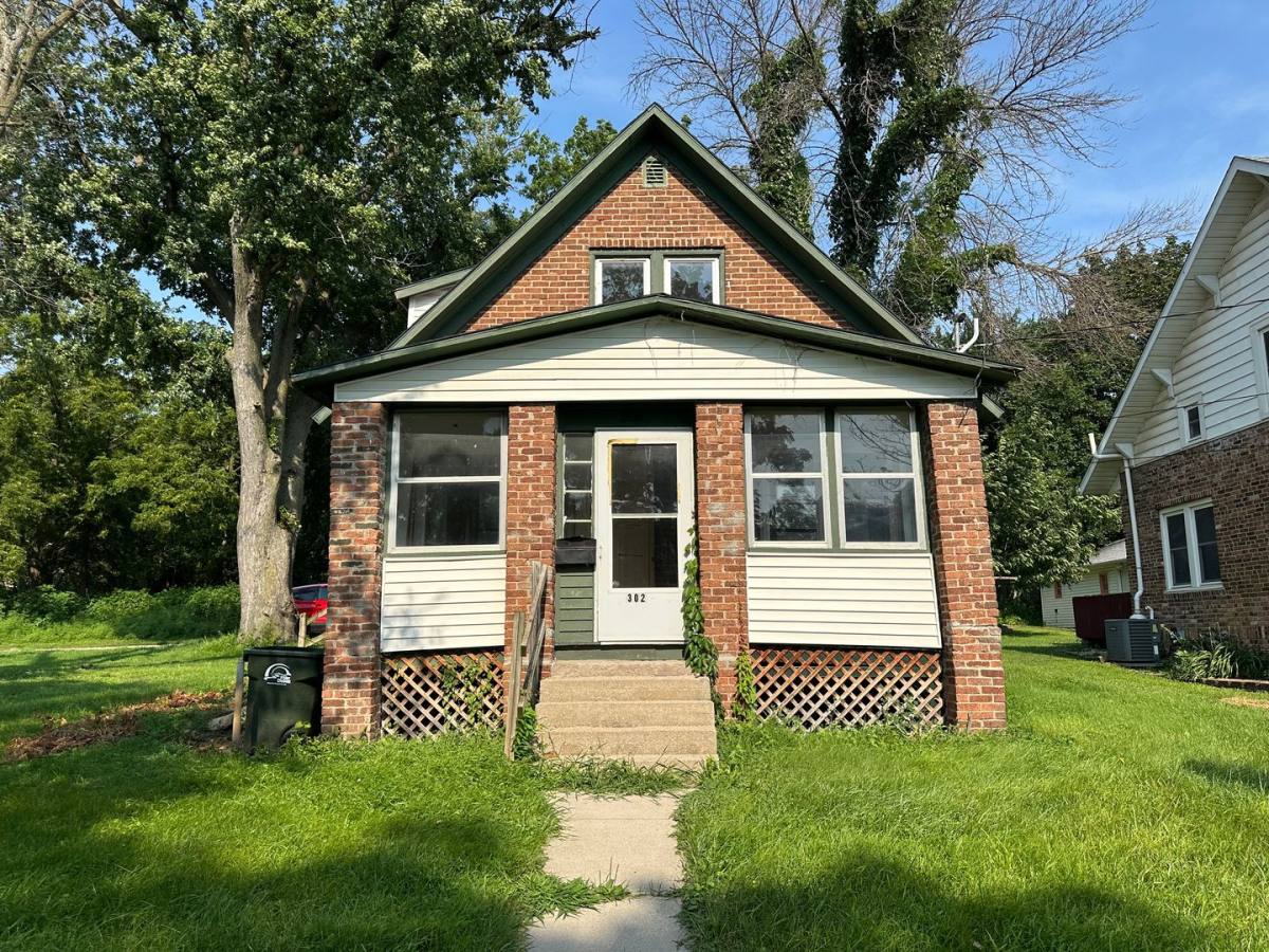 House for rent at 302 2nd St NW, Fort Dodge, IA 50501