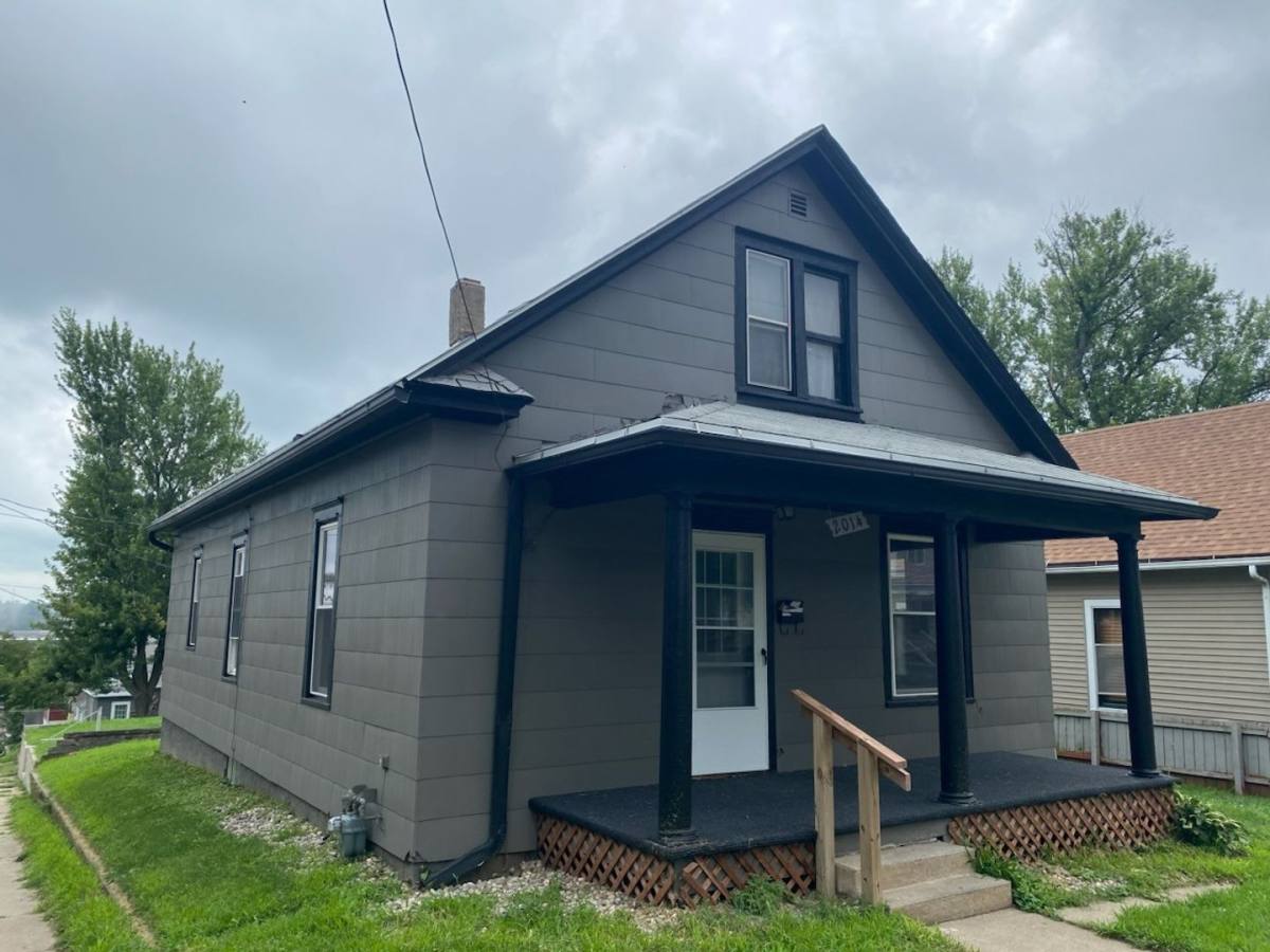House for rent at 2014 Wall St, Sioux City, IA 51104