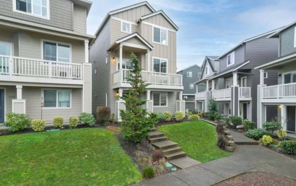 Townhouse for rent at 7679 NW Buckthorn Way, Portland, OR 97229