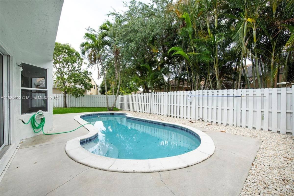 House for rent at 1127 SW 104th Way, Hollywood, FL 33025