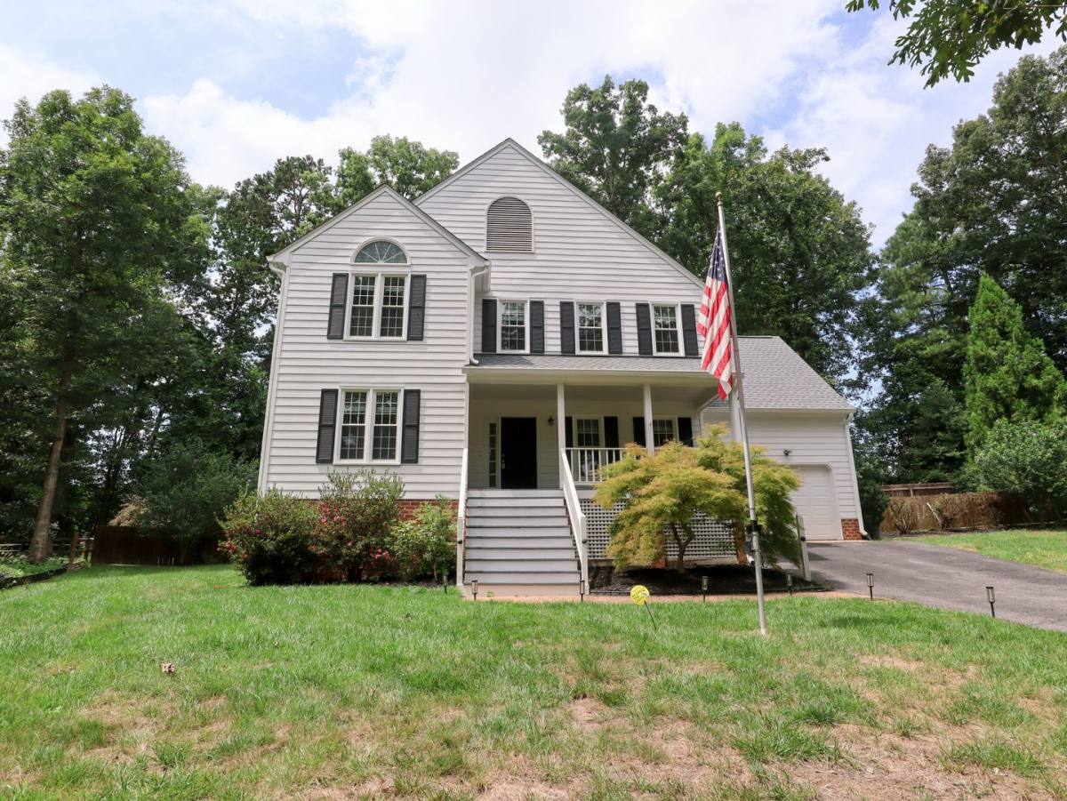 House for rent at 4600 Cedar Cliff Rd, Chester, VA 23831