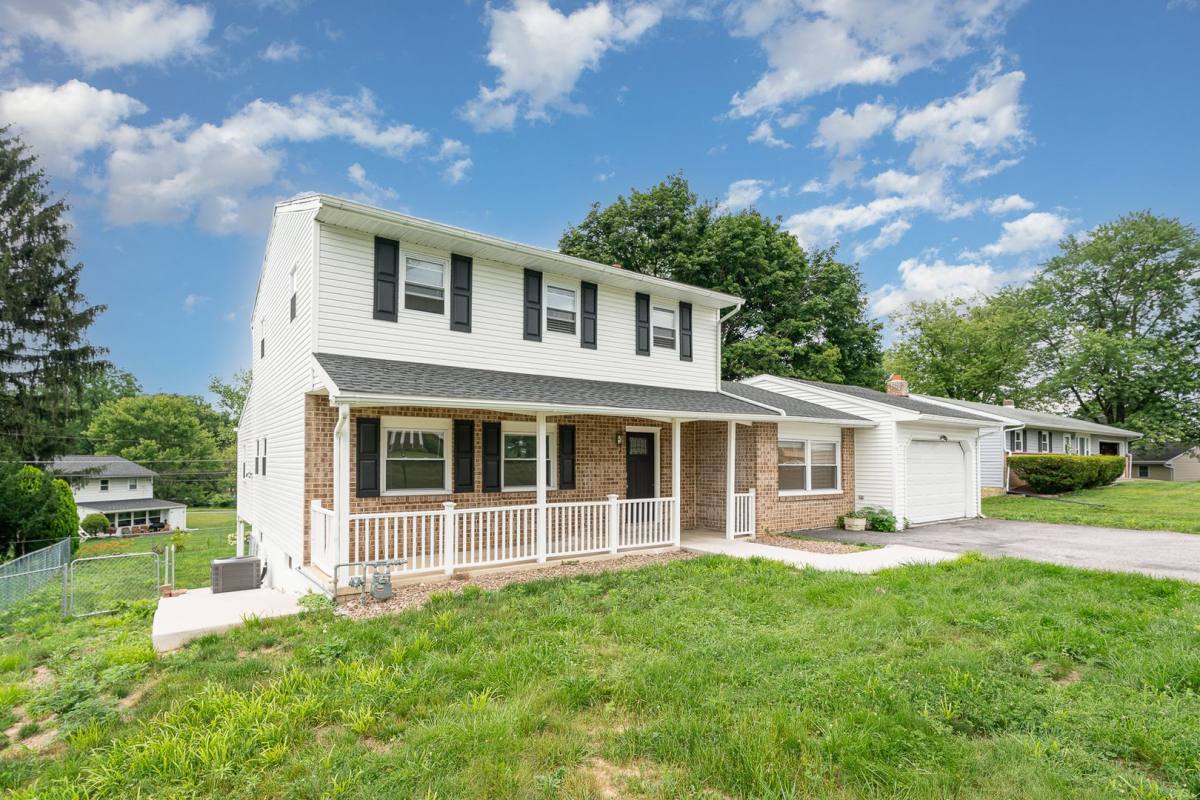 House for rent at 5015 Lenker St, Mechanicsburg, PA 17050
