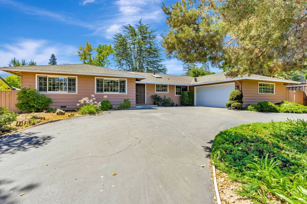 House for rent at 20001 Winter Lane, Saratoga, CA 95070