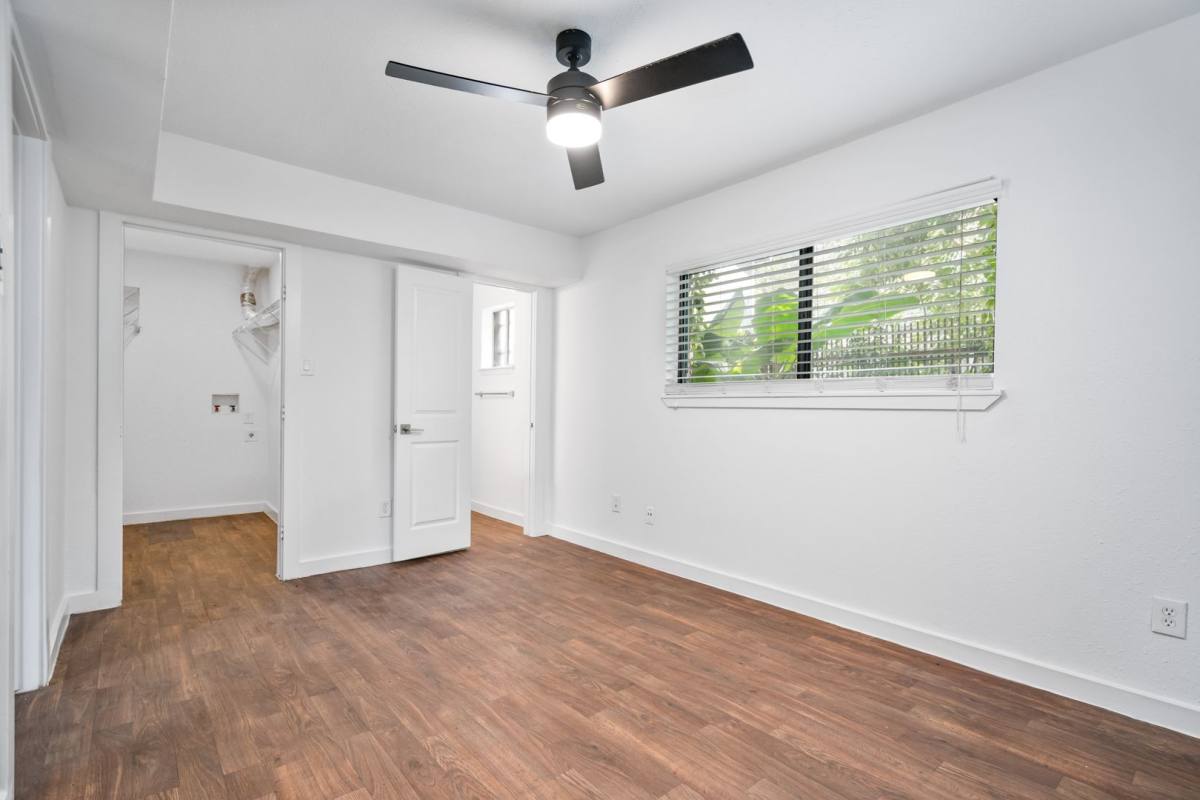 Apartment for rent at 400 Westmoreland St, Houston, TX 77006