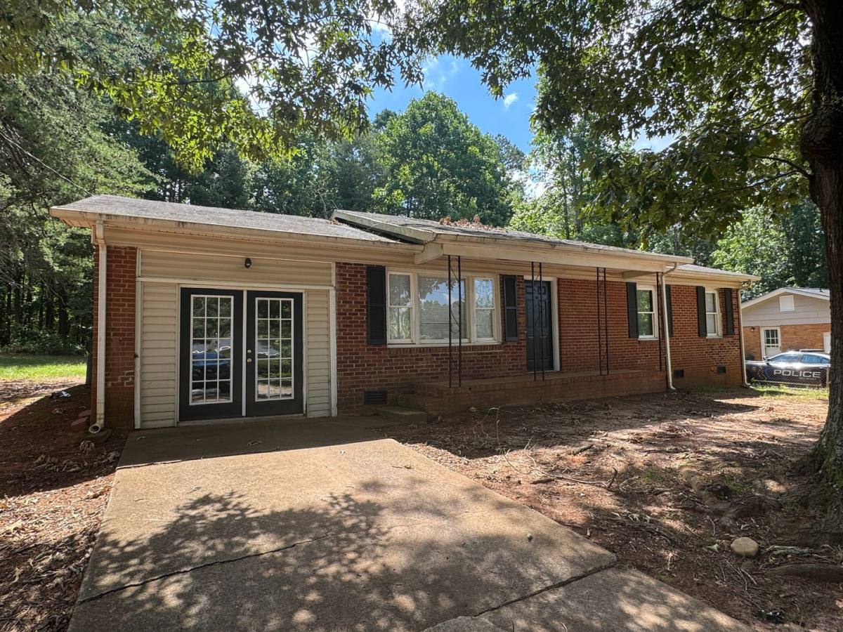 House for rent at 1502 Northwoods Dr, Kings Mountain, NC 28086