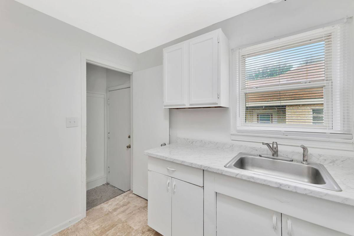 Apartment for rent at 1622-1624-1626-1628 N Hillside St, Wichita, KS 67214