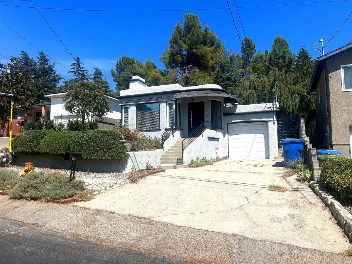 House for rent at 10172 Covert Ave, Tujunga, CA 91042