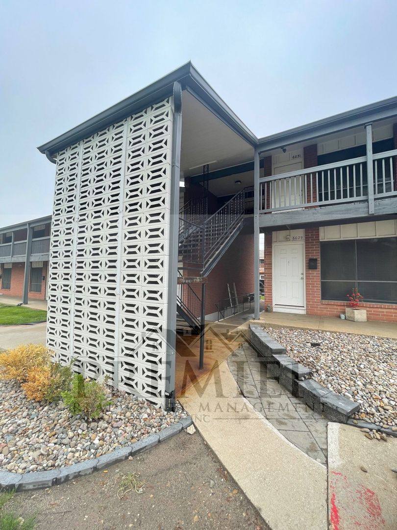 Apartment for rent at 6027 Barton Dr, Shawnee, KS 66203