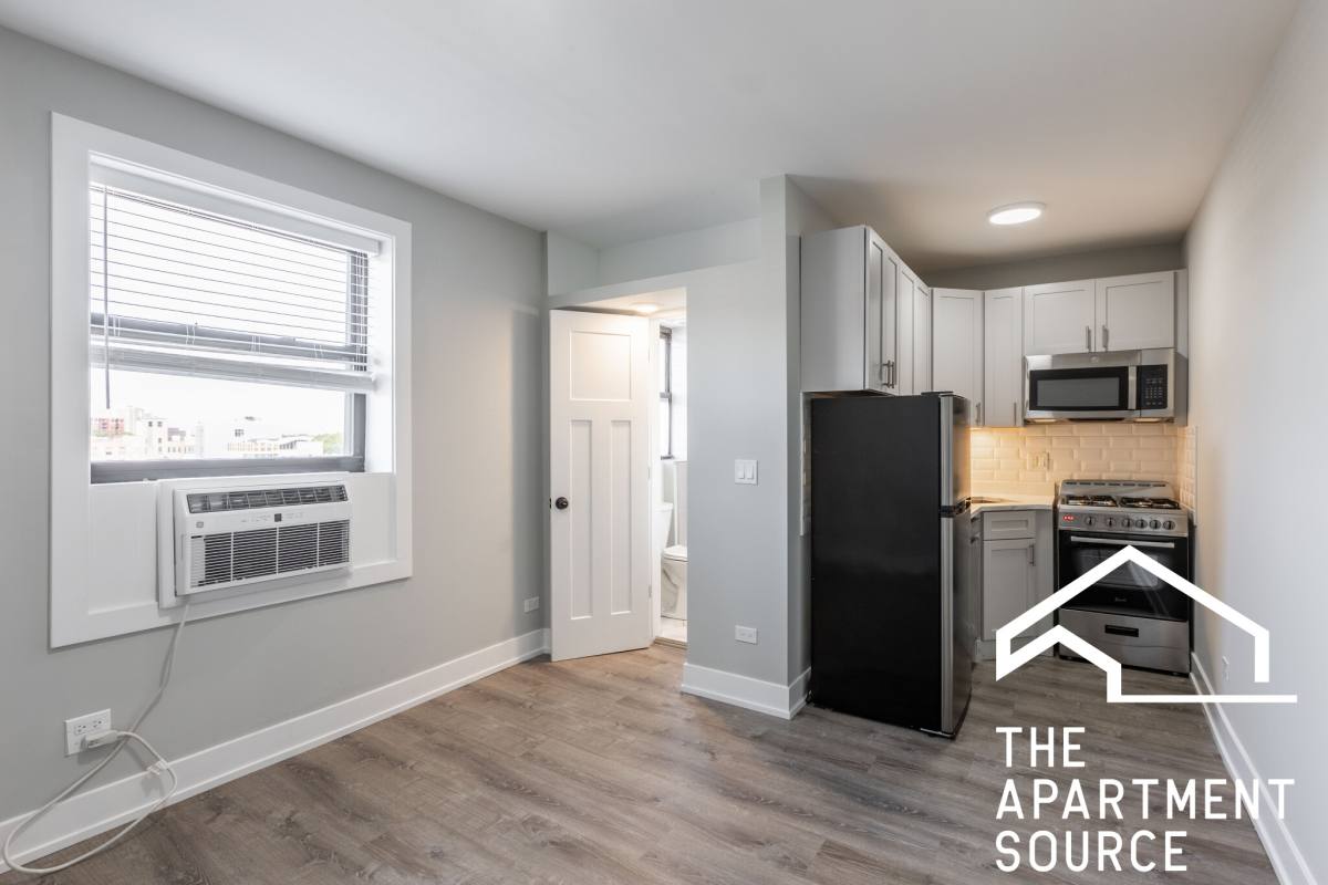 Apartment for rent at 505 W Belmont Ave, Chicago, IL 60657