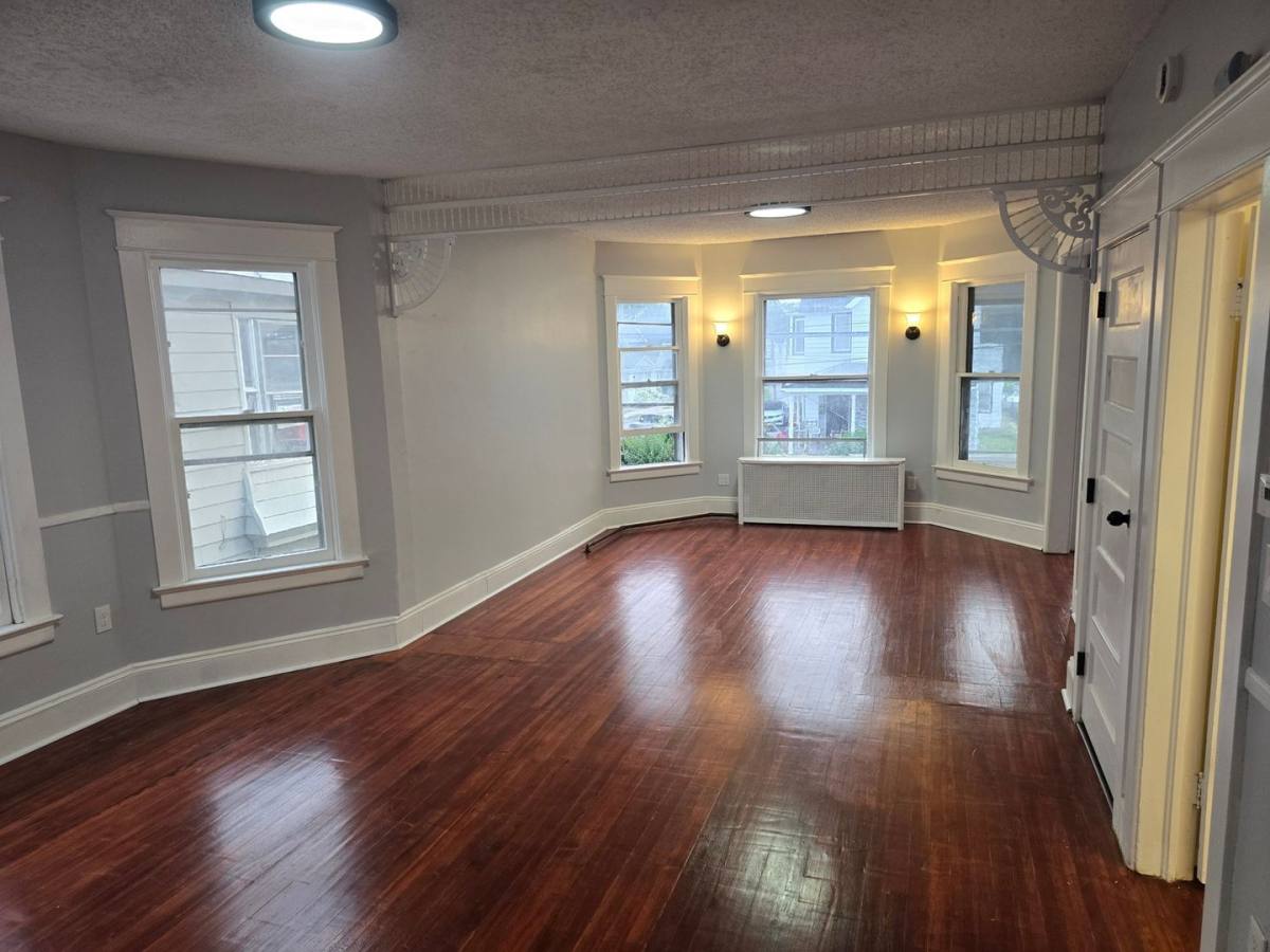 Townhouse for rent at 1139 Crane St, Schenectady, NY 12303