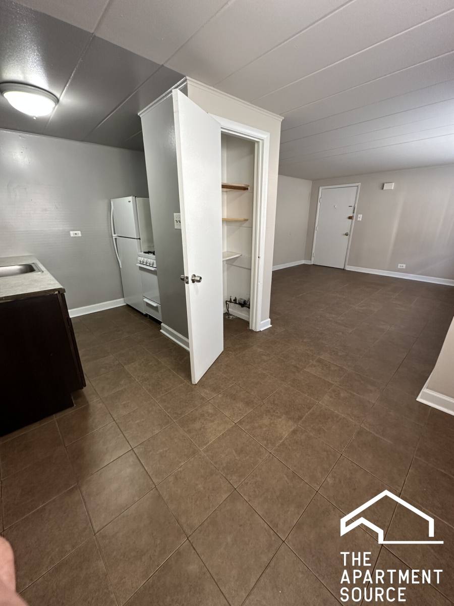 Apartment for rent at 9610 Ivanhoe Ave #12, Schiller Park, IL 60176