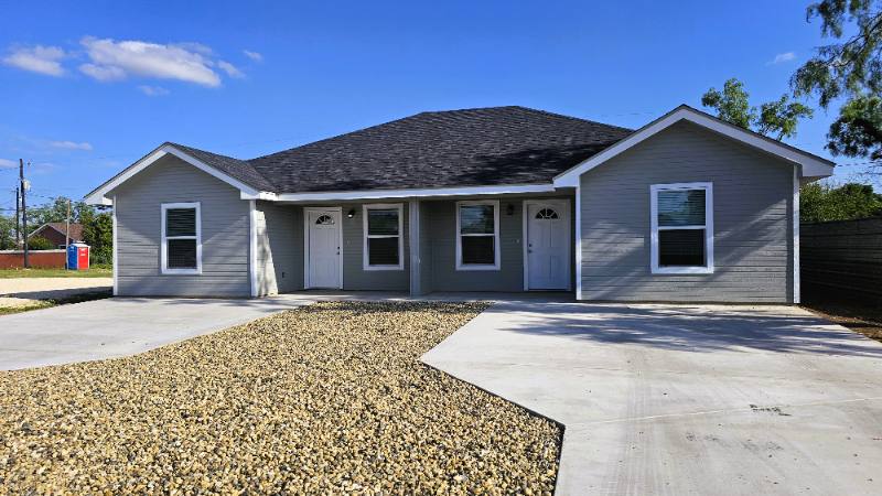 House for rent at 213 W Ave C #B, San Angelo, TX 76903