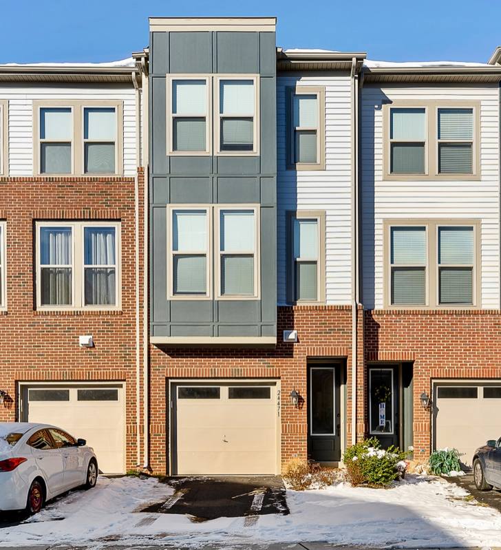 Townhouse for rent at 24471 Juniper Wood Terrace, Sterling, VA 20166