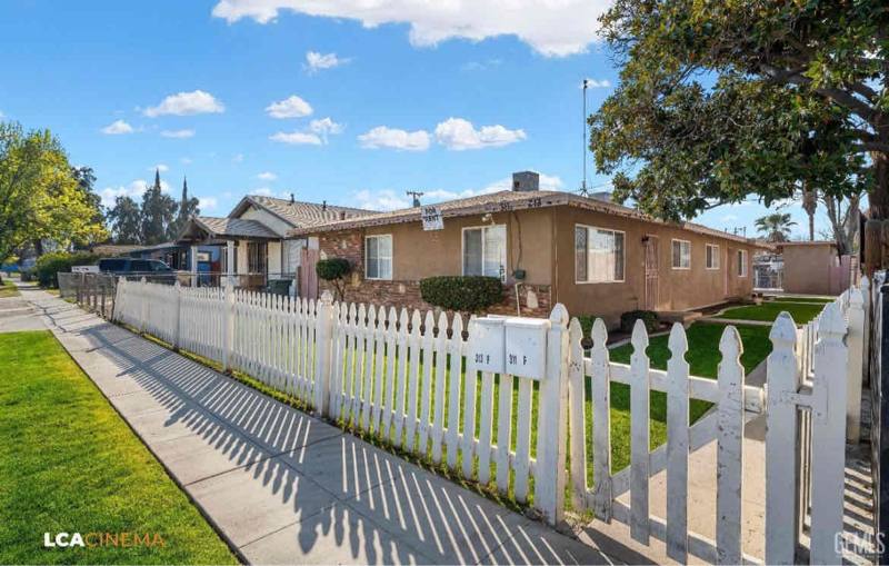 Apartment for rent at 311 F St, Bakersfield, CA 93304