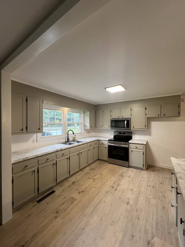 House for rent at 1321 Glennwood Rd, Kernersville, NC 27284