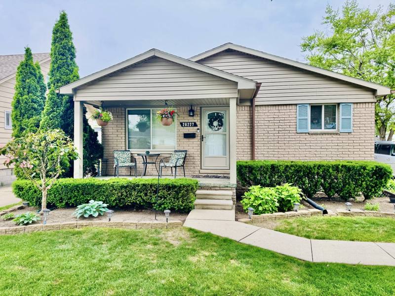 House for rent at 28227 Gladstone St, Saint Clair Shores, MI 48081