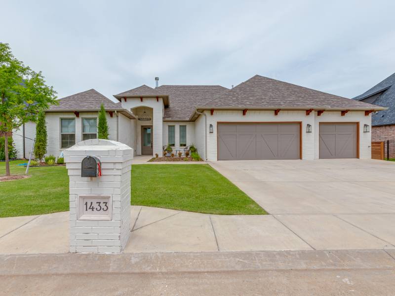 House for rent at 1433 Sadie Creek Rd, Edmond, OK 73034
