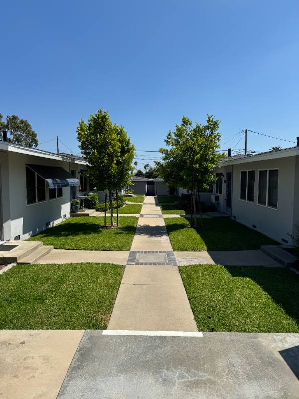 Apartment for rent at 630 W Foothill Blvd #B, Monrovia, CA 91016