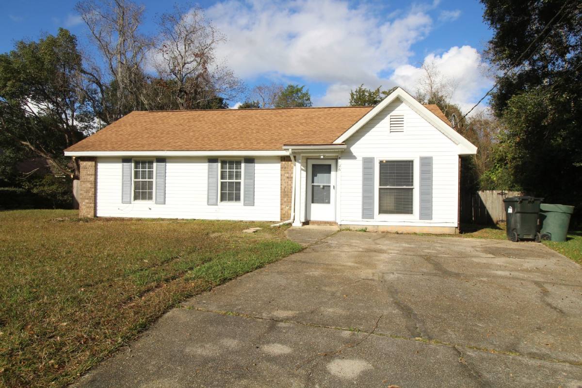 House for rent at 8126 Crystal Wells Place, Pensacola, FL 32514