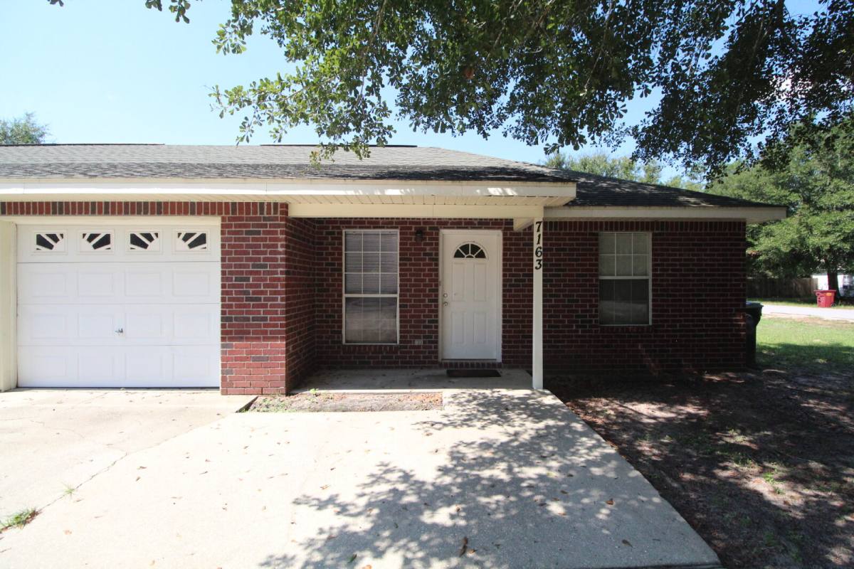 Townhouse for rent at 7163 Pine Blossom Rd, Milton, FL 32570