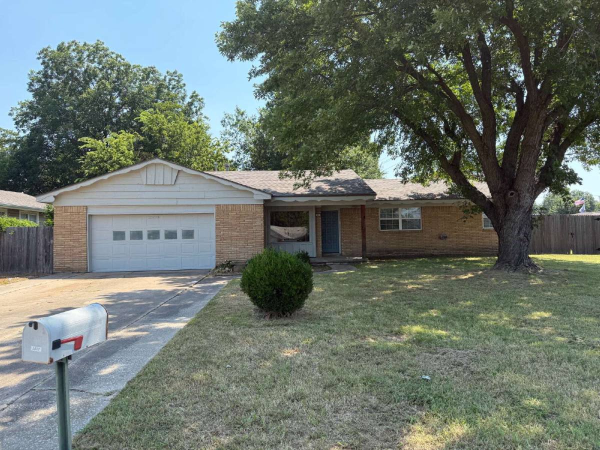 House for rent at 1821 S Cedar Ave, Broken Arrow, OK 74012